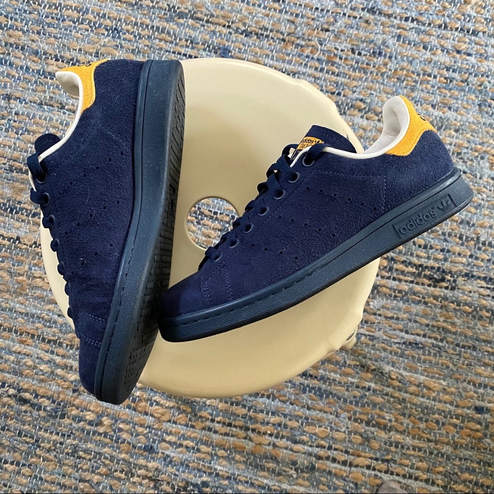 Rare Adidas Collegiate Navy/Gold StanSmith Sneaker - Picture 2 of 5